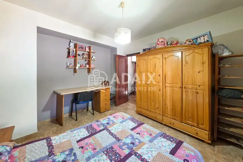Dormitori de Casa o xalet en venda en Úbeda amb Aire condicionat, Terrassa i Traster