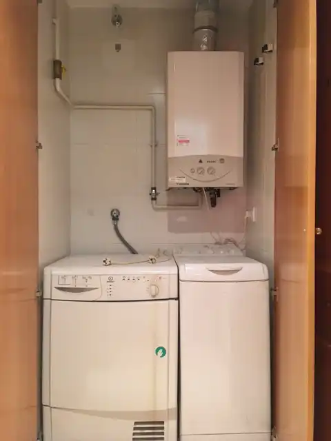 Cuina de Pis en venda en Girona amb Calefacció i Moblat