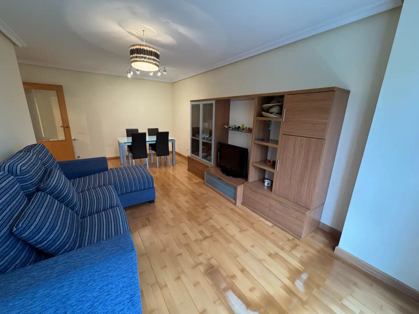 Sala de estar de Piso en venta en Ribadesella con Calefacción, Parquet y Trastero
