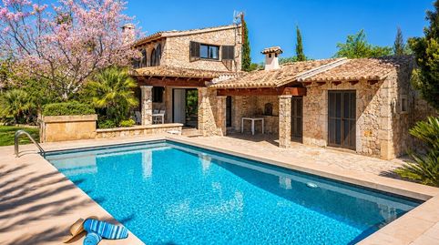 Exclusiva villa de campo con piscina y vistas a la montaña en venta en Pollensa, Mallorca norte