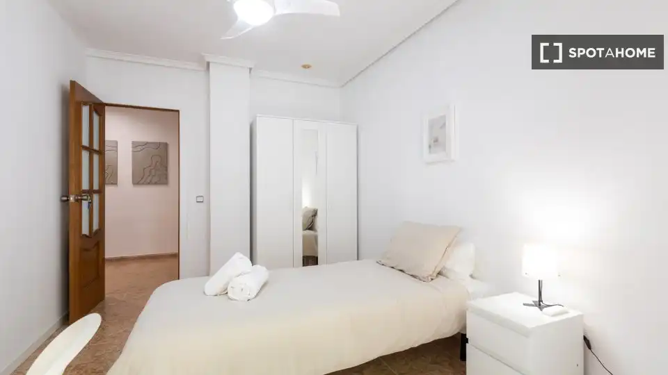 Room in Russafa