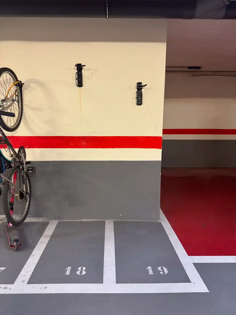 Parkplatz von Wohnung zum Verkauf in Valencia mit Klimaanlage, Abstellraum und Schwimmbad