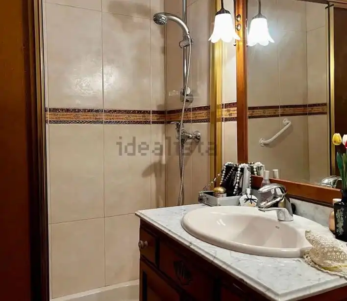 Baño de Piso en venta en Castellón de la Plana / Castelló de la Plana con Terraza y Amueblado