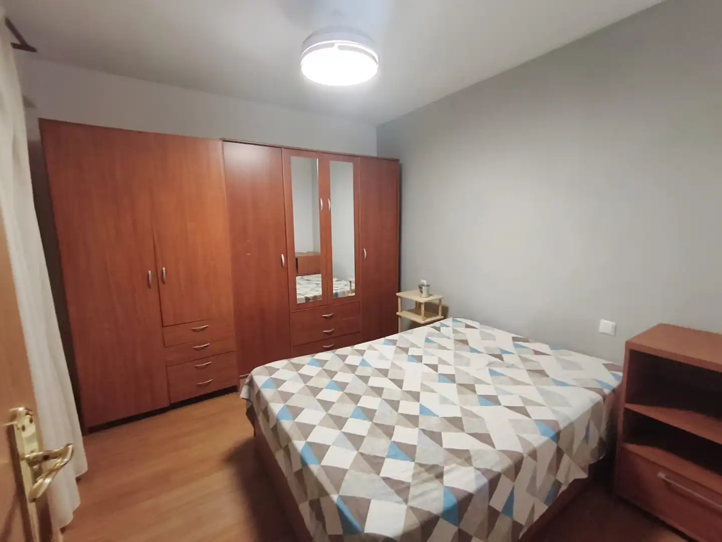 Schlafzimmer von Wohnung zum Verkauf in Burjassot mit Parkett, Ofen und Waschmaschine