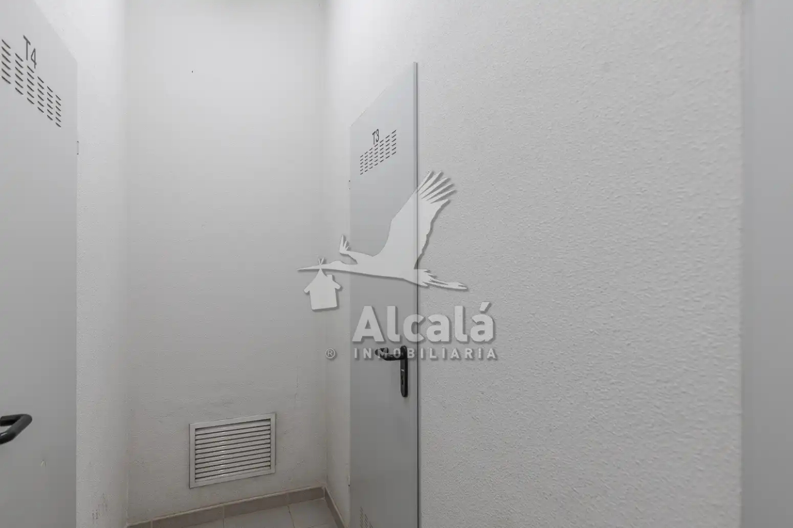 Wohnung zum Verkauf in Alcalá de Henares mit Klimaanlage, Heizung und Privatgarten