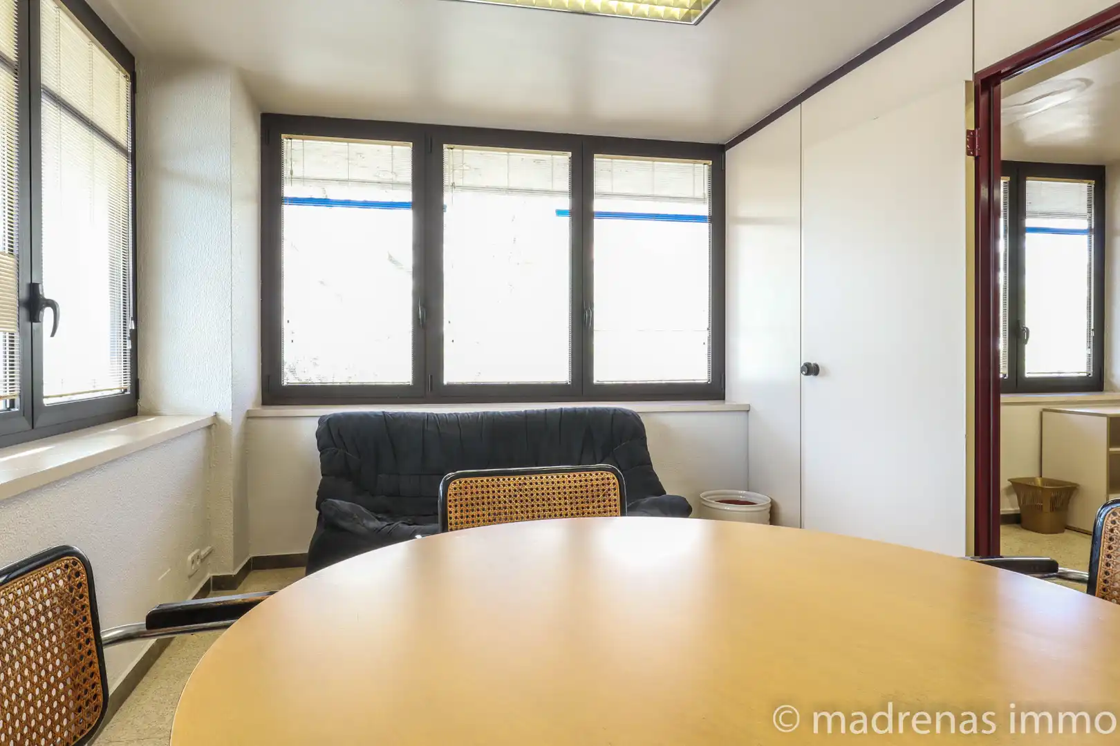 Büro zur Miete in Girona mit Klimaanlage, Heizung und Möbliert