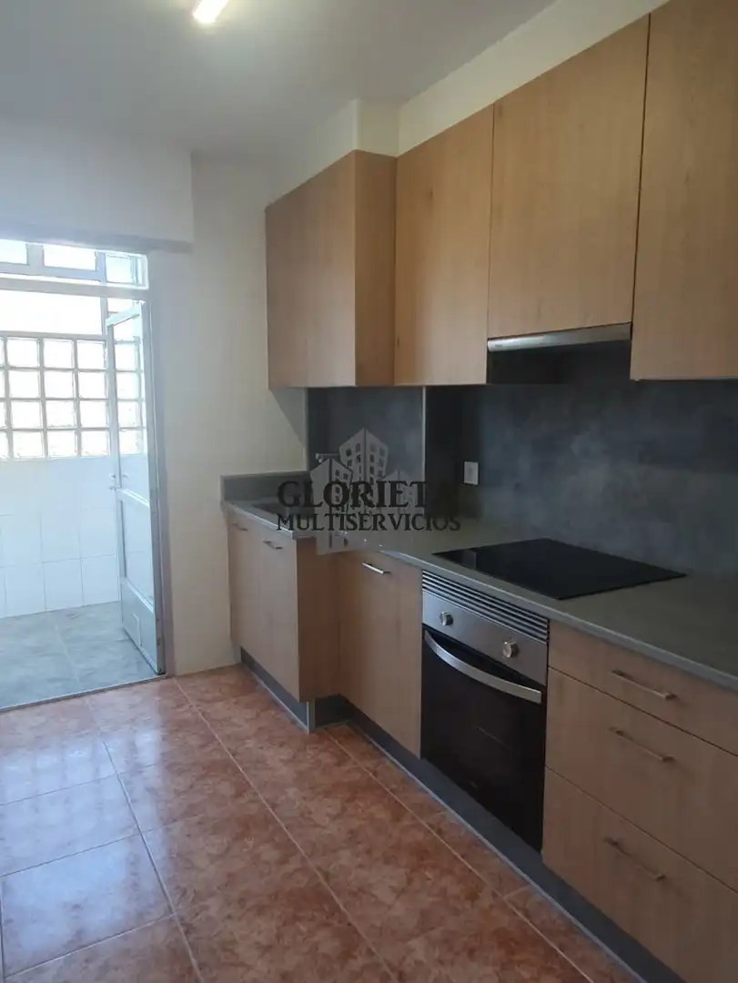 Cocina de Piso en venta en Vigo  con Calefacción, Terraza y Trastero