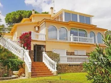 Xalet amb piscina en venda a Torre Valentina - Mas Vilar de La Mutxada - Treumal