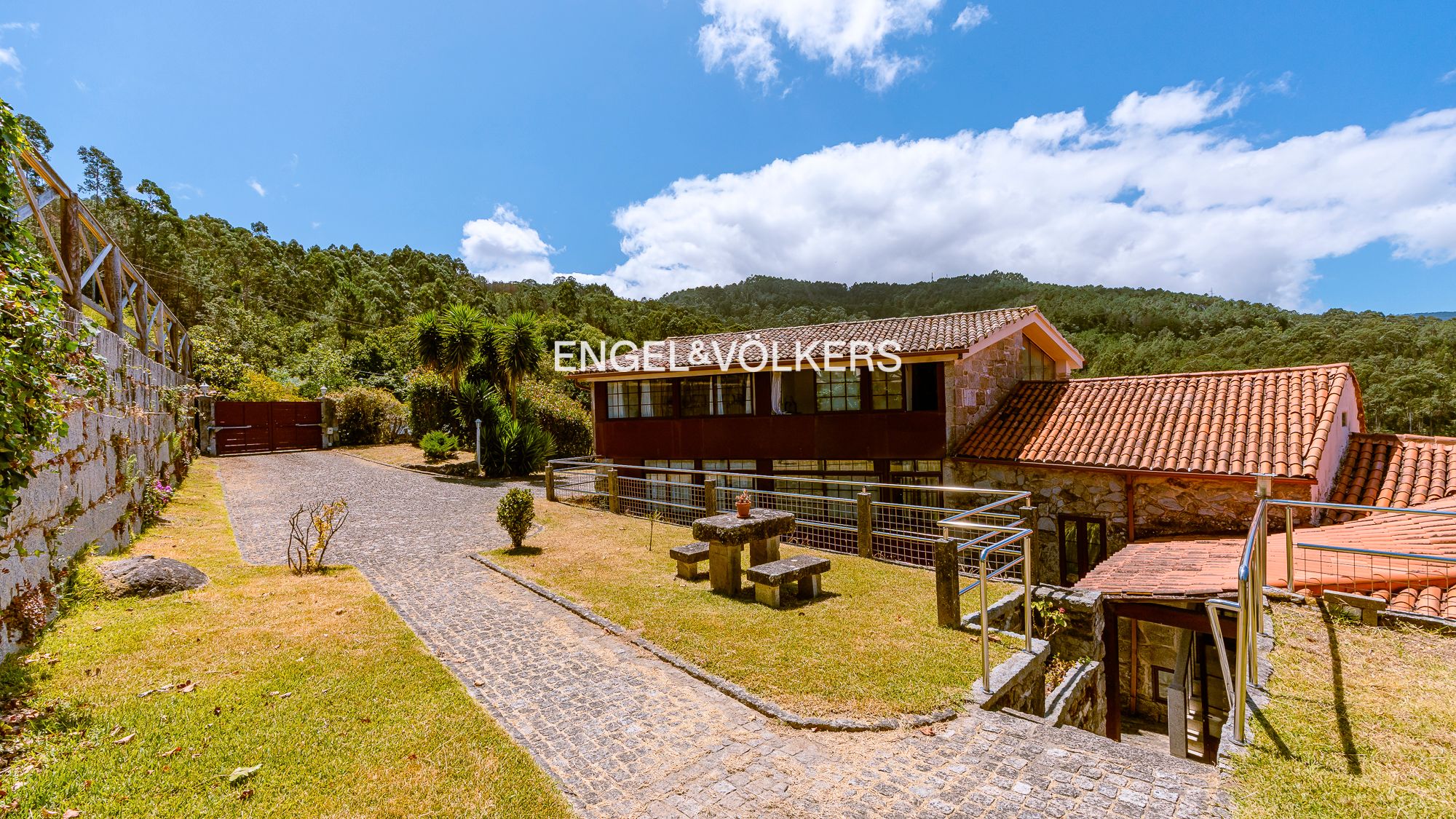 Country house for sale