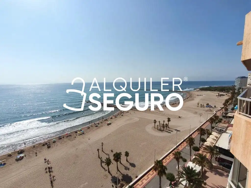 Ático de alquiler en El Campello con Terraza y Amueblado