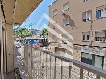 Flat with balcony for sale in calle de Baldomer Solà