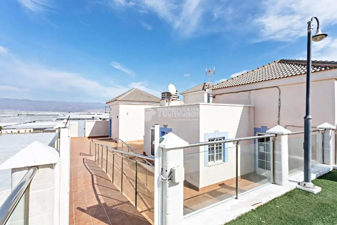 Vista exterior de Piso en venta en Roquetas de Mar con Aire acondicionado, Calefacción y Terraza