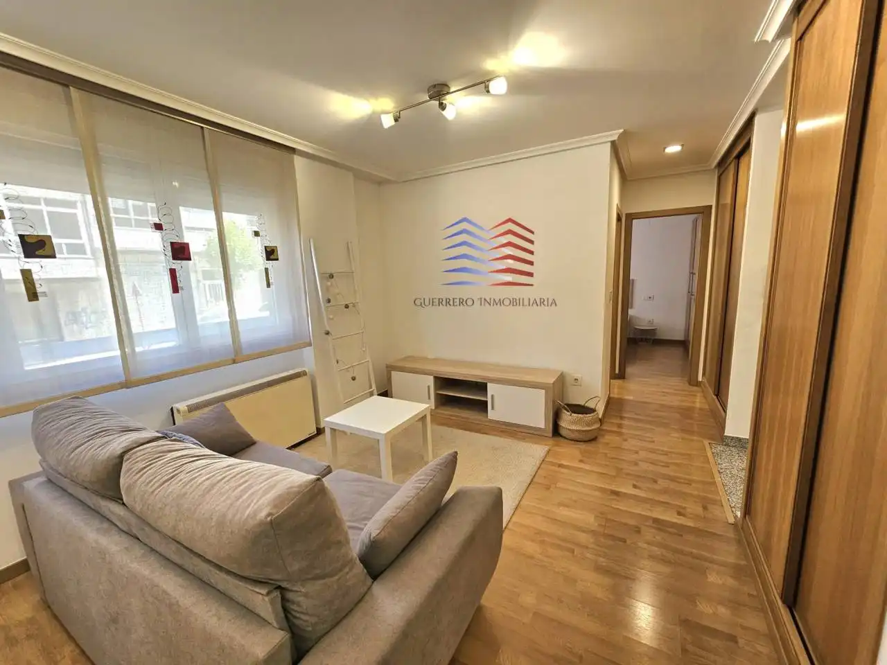 Sala de estar de Estudio de alquiler en Ourense Capital  con Calefacción, Parquet y Trastero