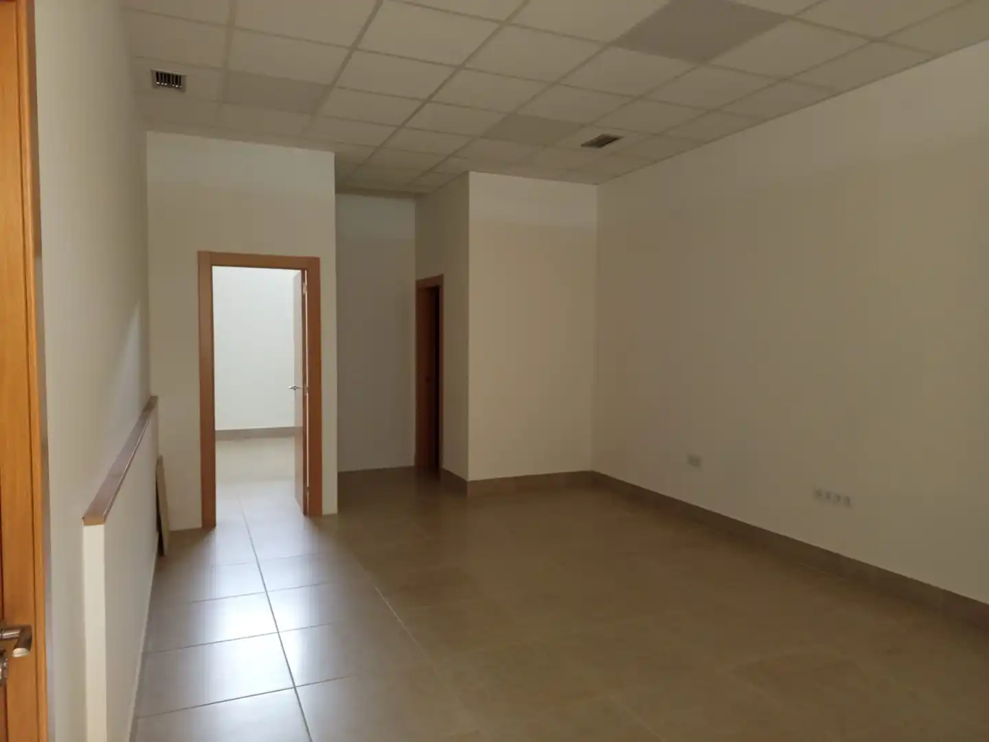 Local de alquiler en Avenida Roces, 1140, Nuevos Roces, Sur