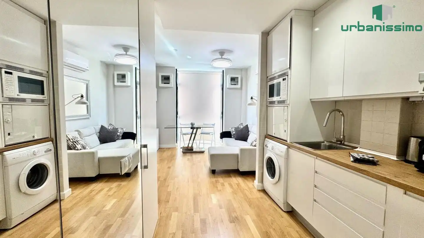Sala d'estar de Apartament de lloguer en Madrid amb Aire condicionat, Traster i Moblat