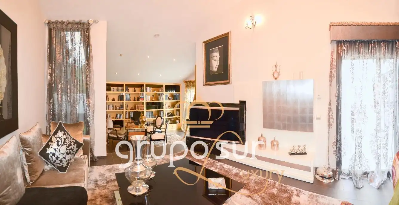 Sala d'estar de Casa o xalet en venda en Valladolid amb Aire condicionat, Calefacció i Jardí privat