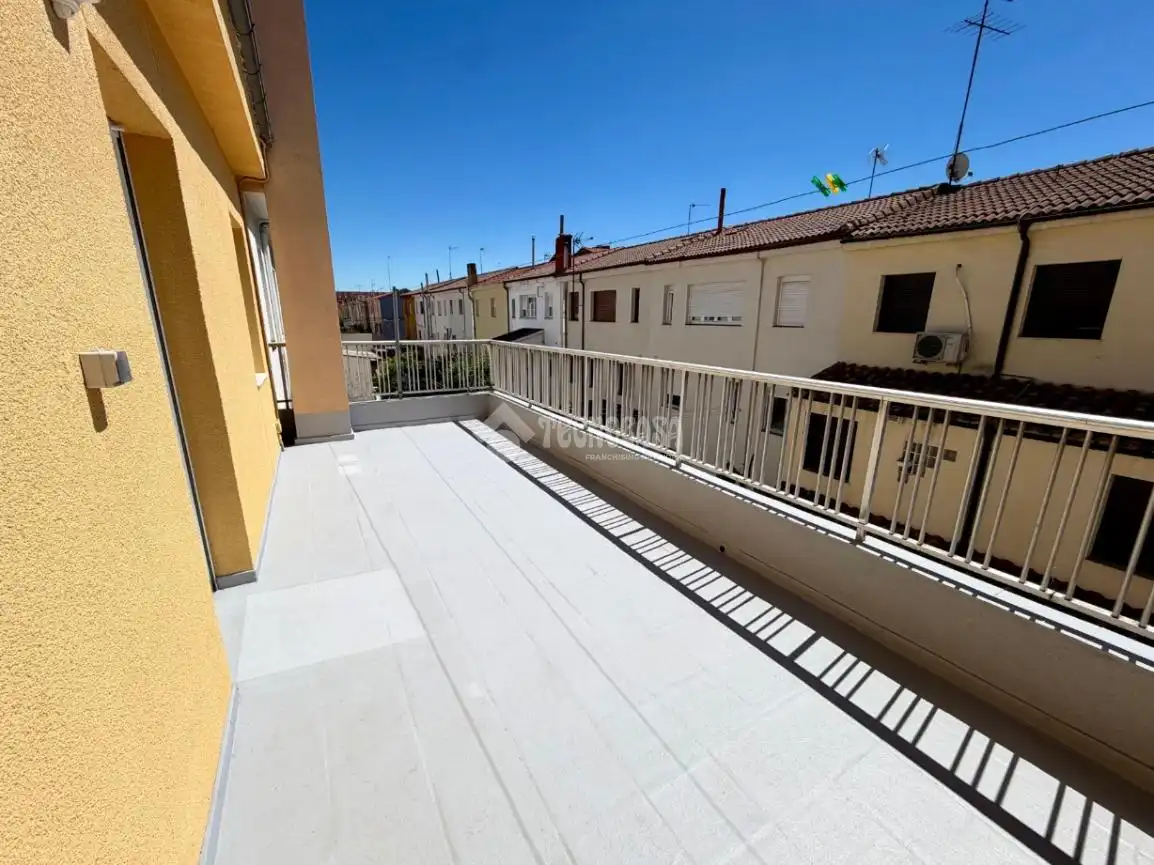 Terraza de Casa adosada en venta en León Capital  con Parquet, Terraza y Amueblado