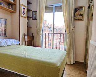 Bedroom of Apartment to share in  Toledo Capital  with Balcony