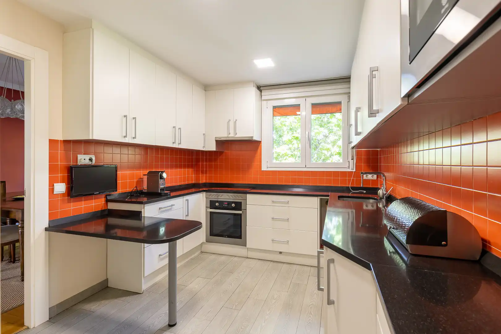 Küche von Wohnung zum Verkauf in Madrid mit Klimaanlage, Heizung und Privatgarten