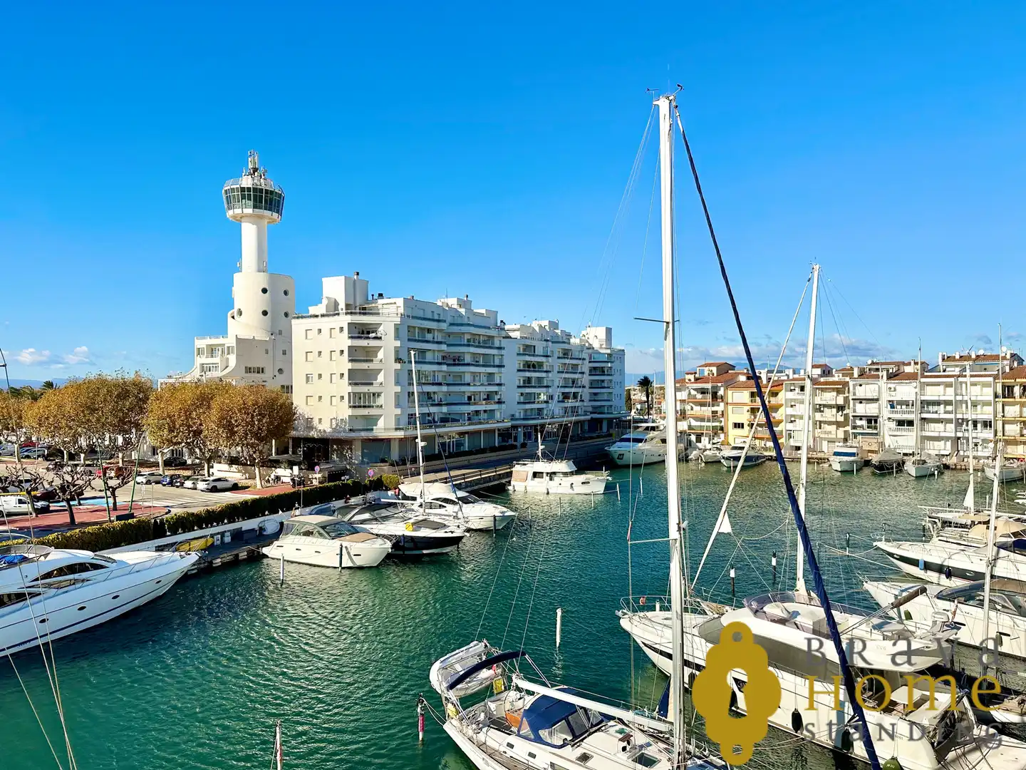 Vista exterior de Àtic en venda en Empuriabrava amb Aire condicionat, Calefacció i Terrassa
