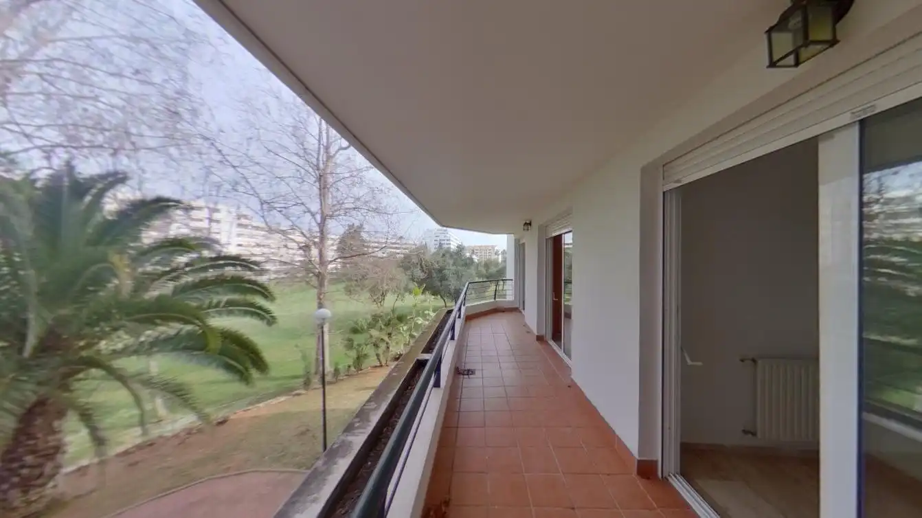 Vista exterior de Pis en venda en Marbella amb Calefacció i Piscina