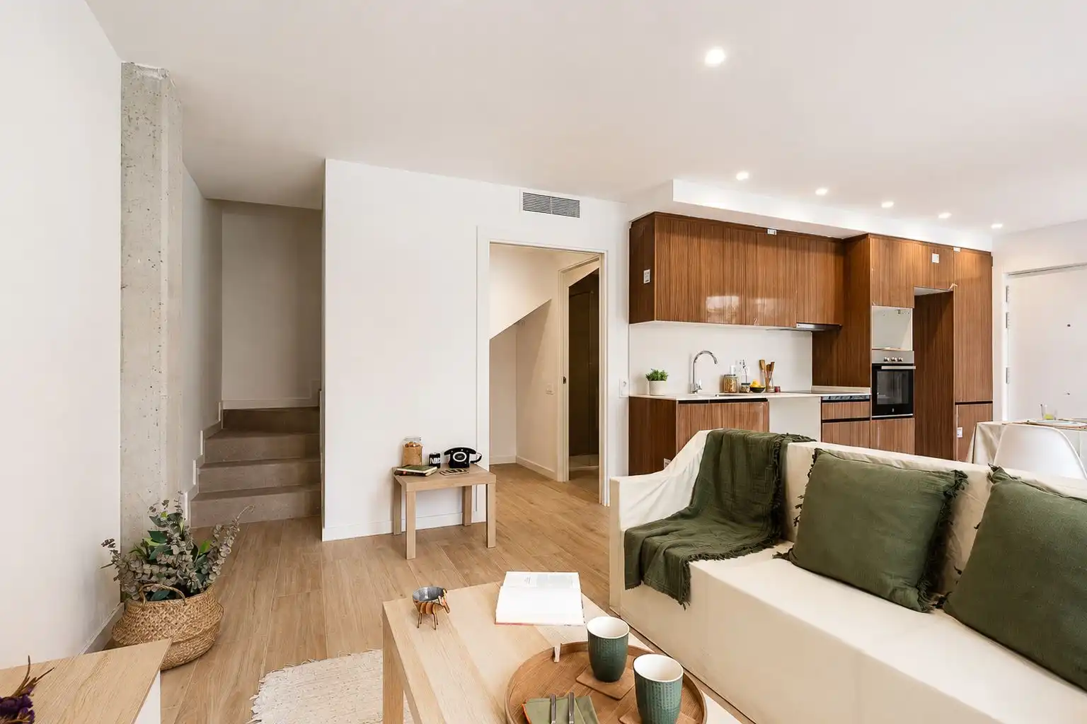 Sala d'estar de Dúplex en venda en Barcelona amb Aire condicionat, Calefacció i Jardí privat