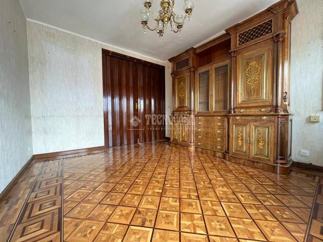 Piso en Venta en C. Villa de Churriana en Canillas