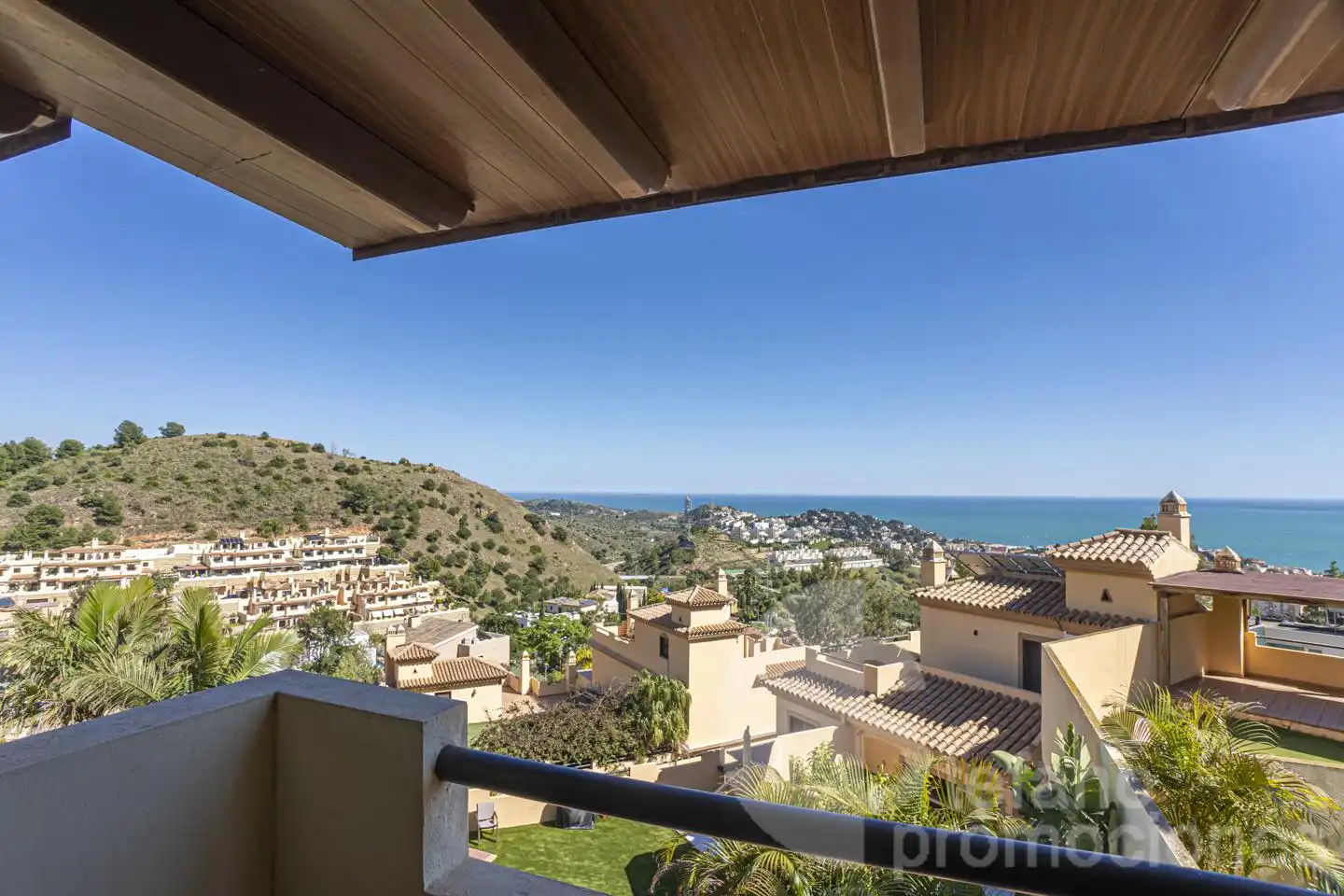 Vista exterior de Casa adosada en venda en Málaga amb Aire condicionat, Jardí privat i Parquet