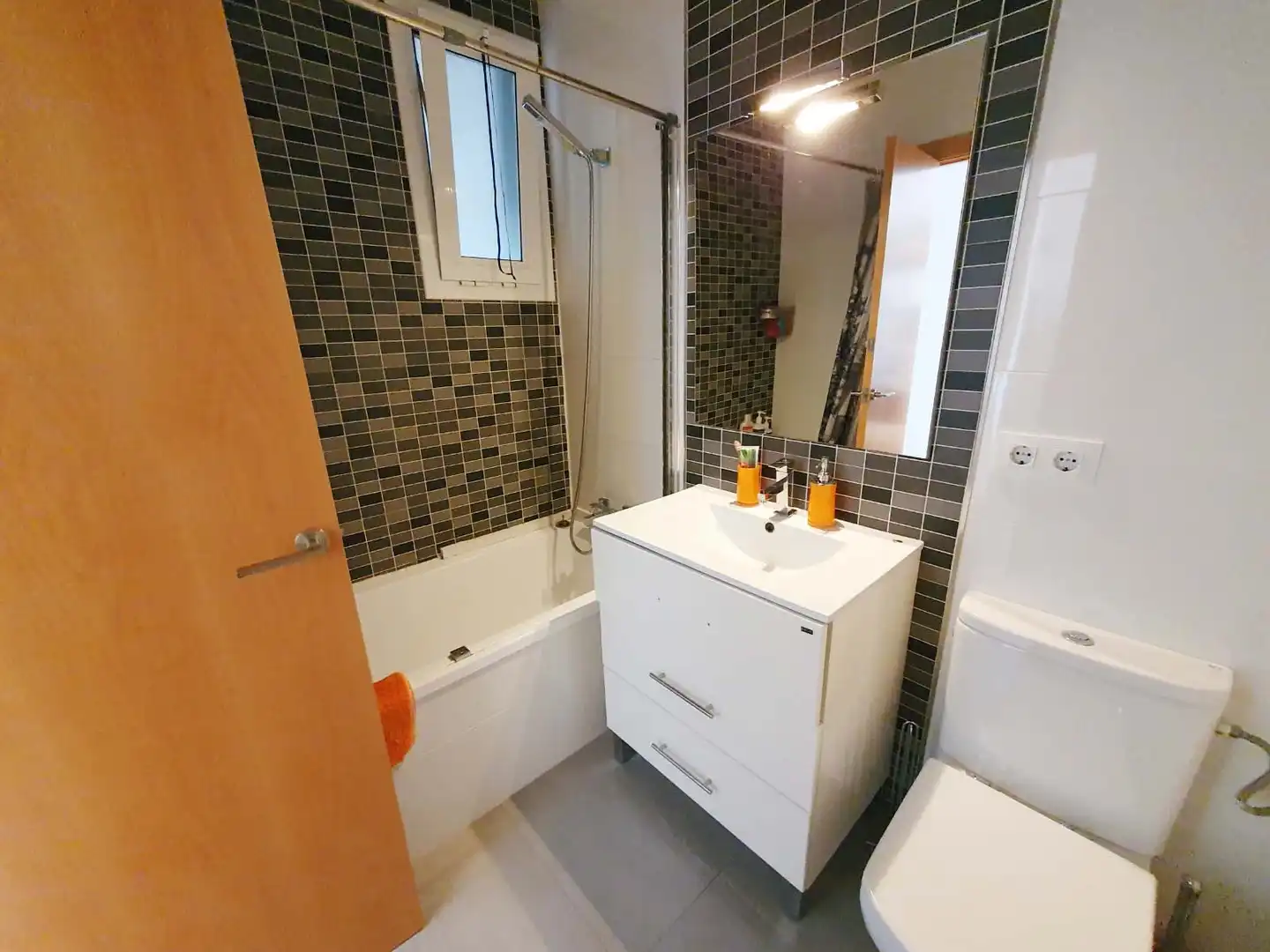 Badezimmer von Einfamilien-Reihenhaus zum Verkauf in Tossa de Mar mit Heizung, Parkett und Terrasse