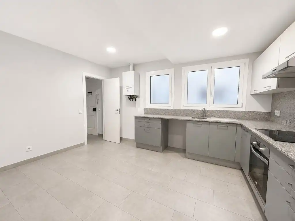 Kitchen of Flat for rent in Girona