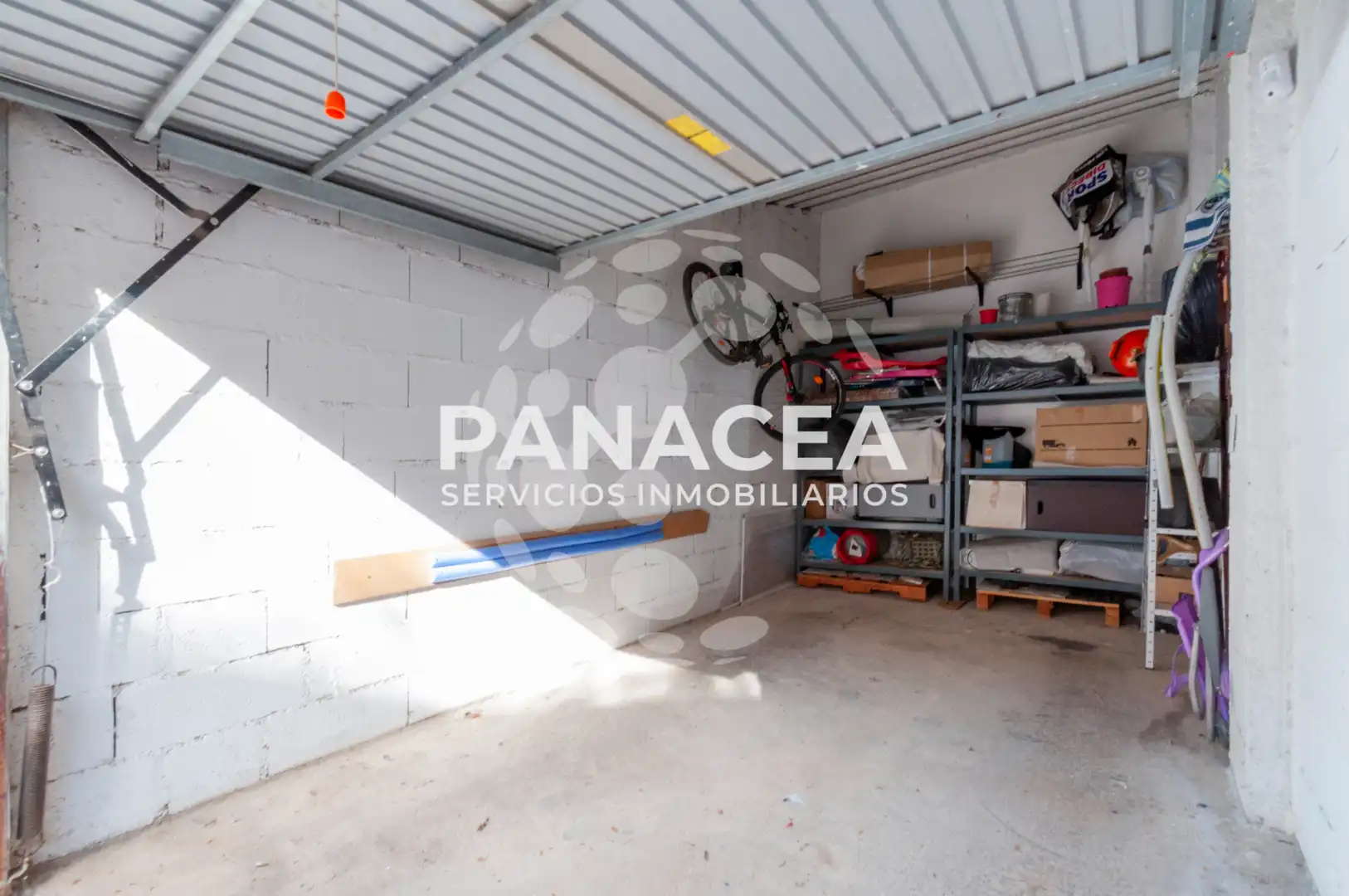 Parking de Casa adosada en venta en Albuñol con Jardín privado, Terraza y Amueblado