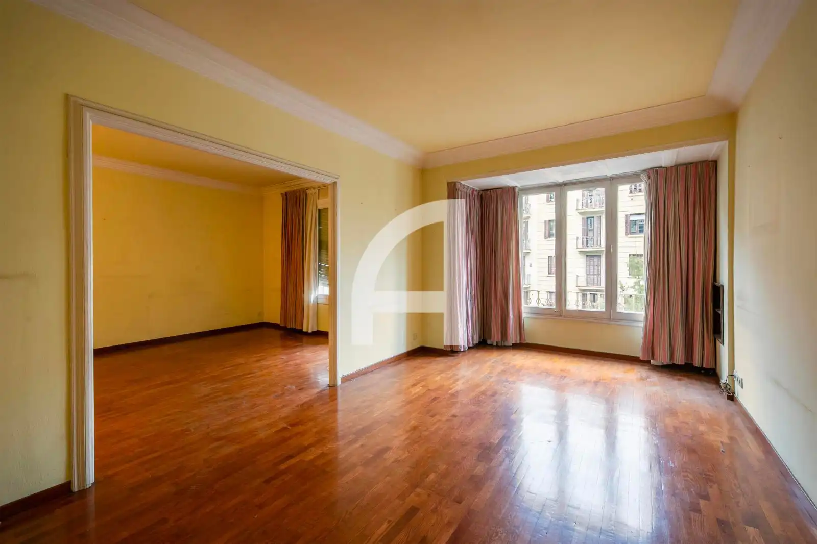 Living room of Flat for sale in Barcelona  with Heating, Parquet flooring and Terrace