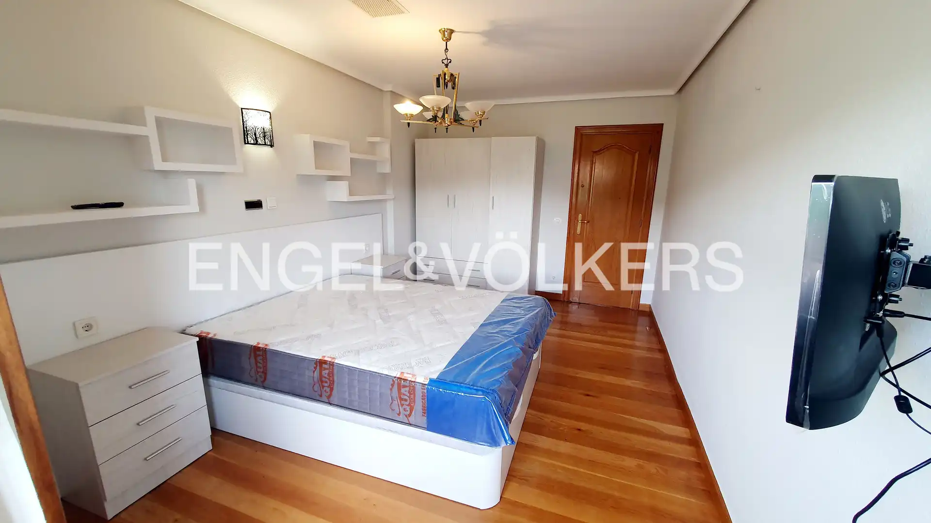 Habitación de Casa adosada en venta en Aguilar de Campoo con Calefacción, Jardín privado y Parquet