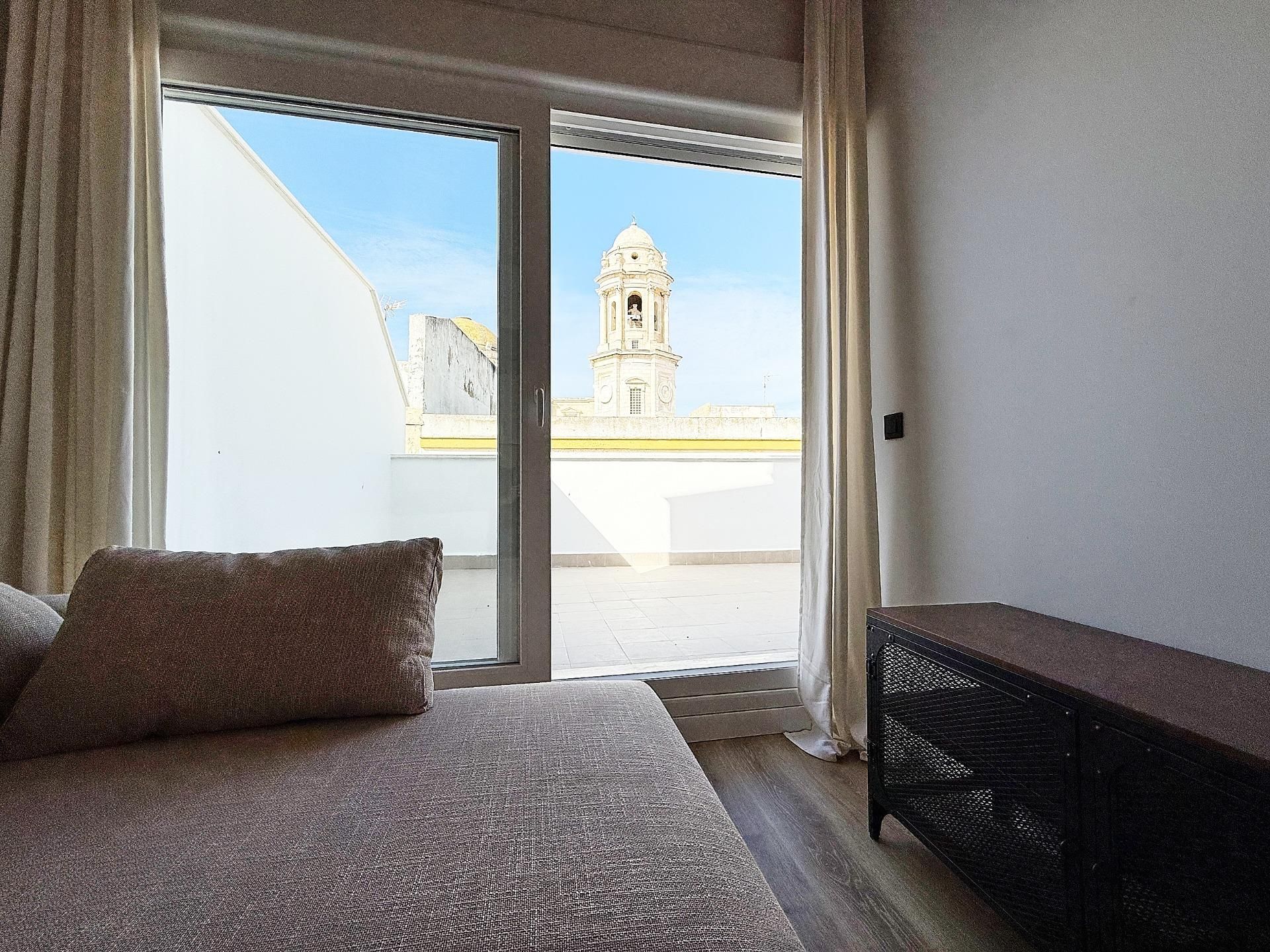 Dormitori de Àtic en venda en  Cádiz Capital amb Aire condicionat, Calefacció i Terrassa