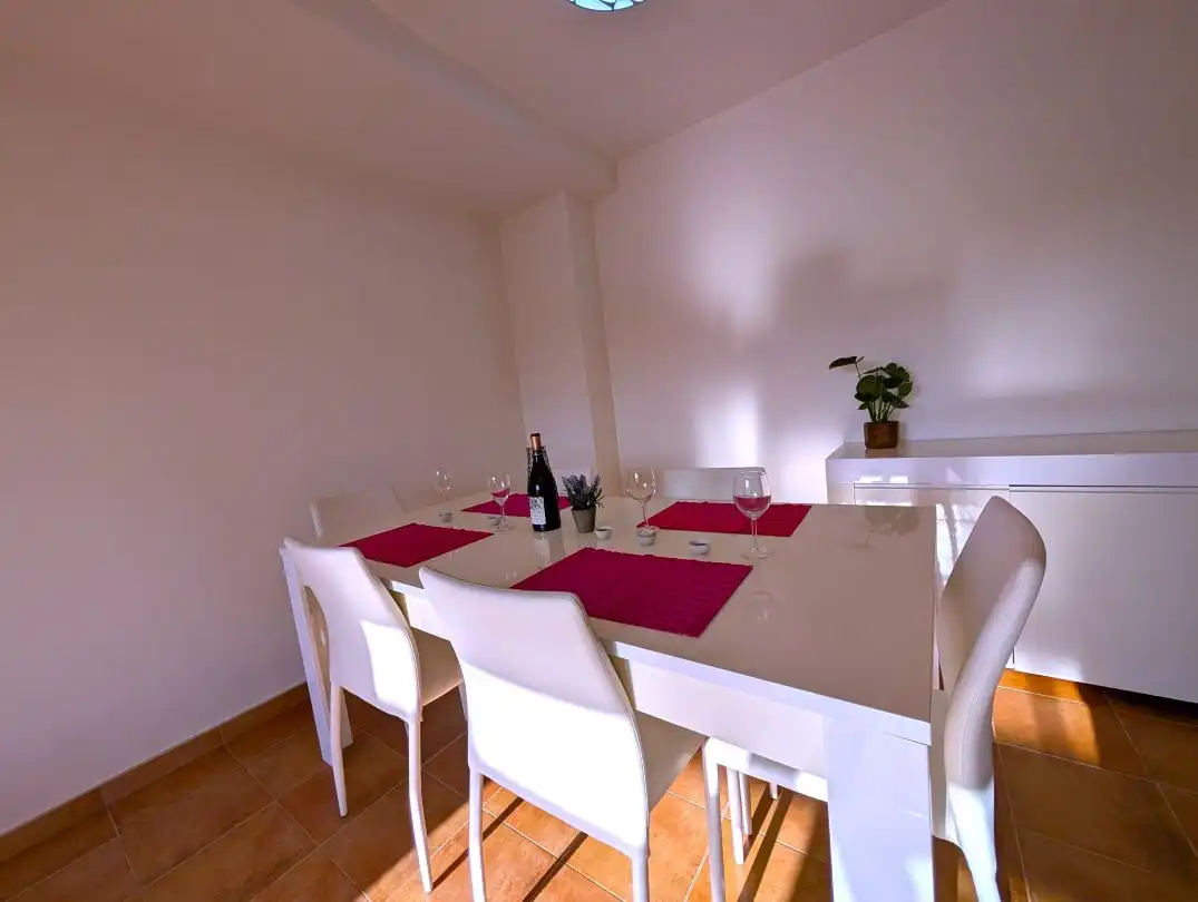 Menjador de Apartament de lloguer en La Alcaidesa amb Aire condicionat, Calefacció i Jardí privat