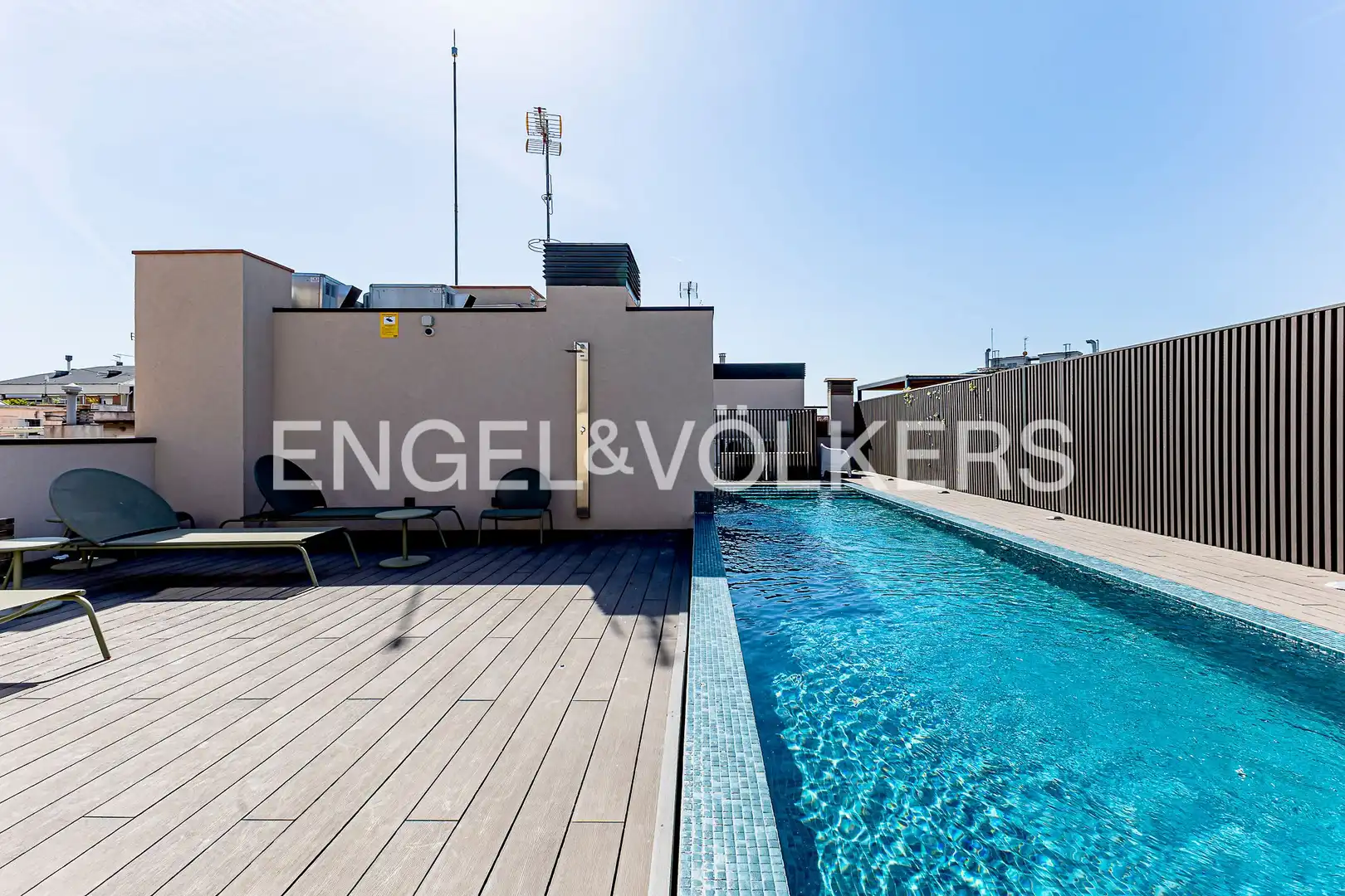 Swimming pool of Flat for sale in Barcelona  with Air Conditioner, Heating and Swimming Pool