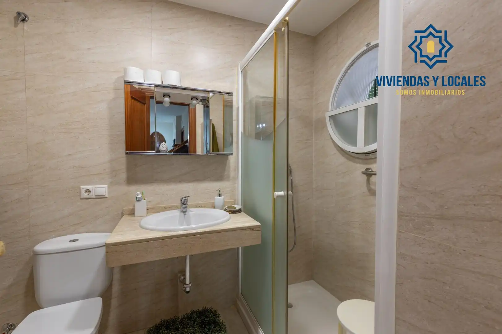 Baño de Casa o chalet en venta en La Zubia con Aire acondicionado, Calefacción y Jardín privado
