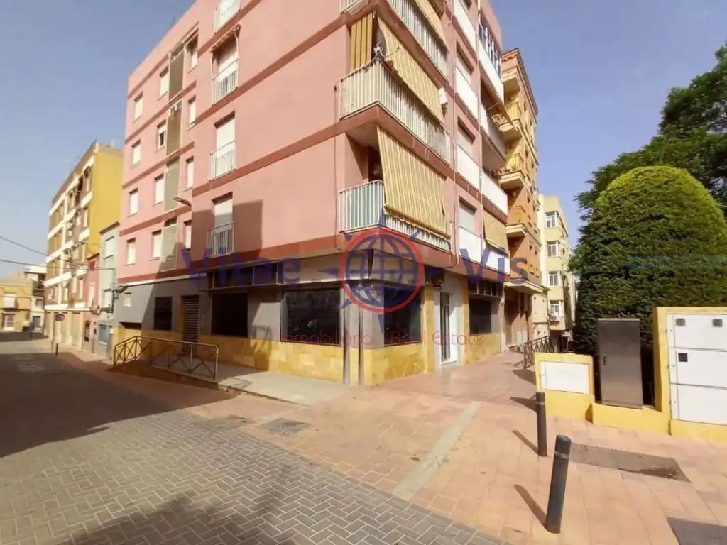 Local comercial en venta en Calle Perez Casas