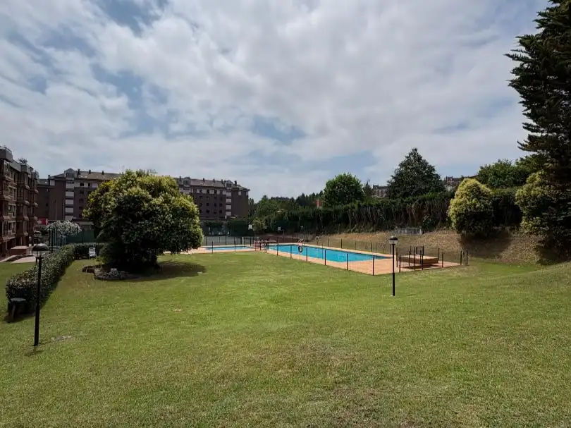 Piscina de Piso en venta en Gijón  con Terraza, Piscina y Balcón