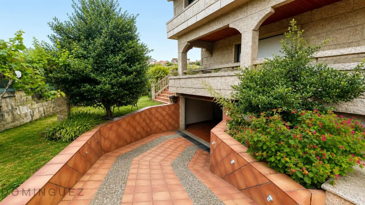 Terraza de Casa o chalet en venta en Vigo  con Calefacción, Jardín privado y Parquet