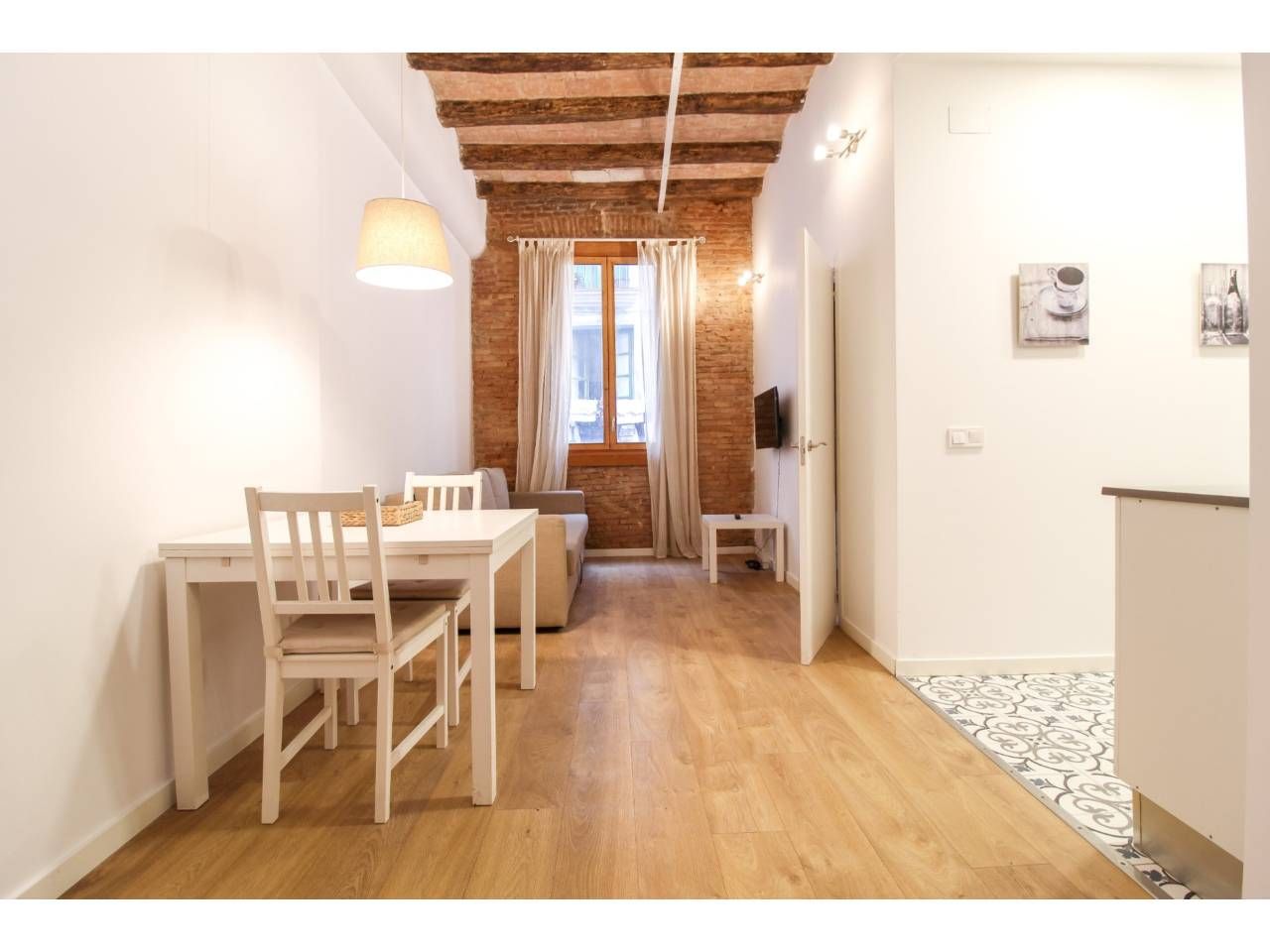 Exterior view of Flat to rent in  Barcelona Capital  with Air Conditioner, Heating and Furnished