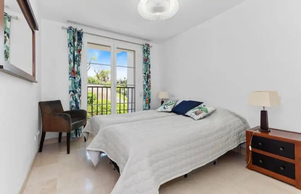 Dormitori de Apartament de lloguer en Benahavís amb Aire condicionat, Terrassa i Traster