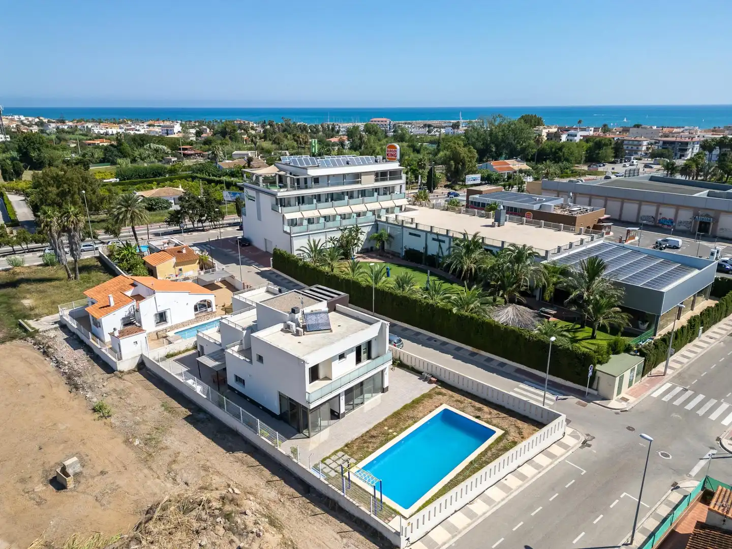 Vista exterior de Casa o xalet en venda en Oliva amb Aire condicionat, Jardí privat i Terrassa
