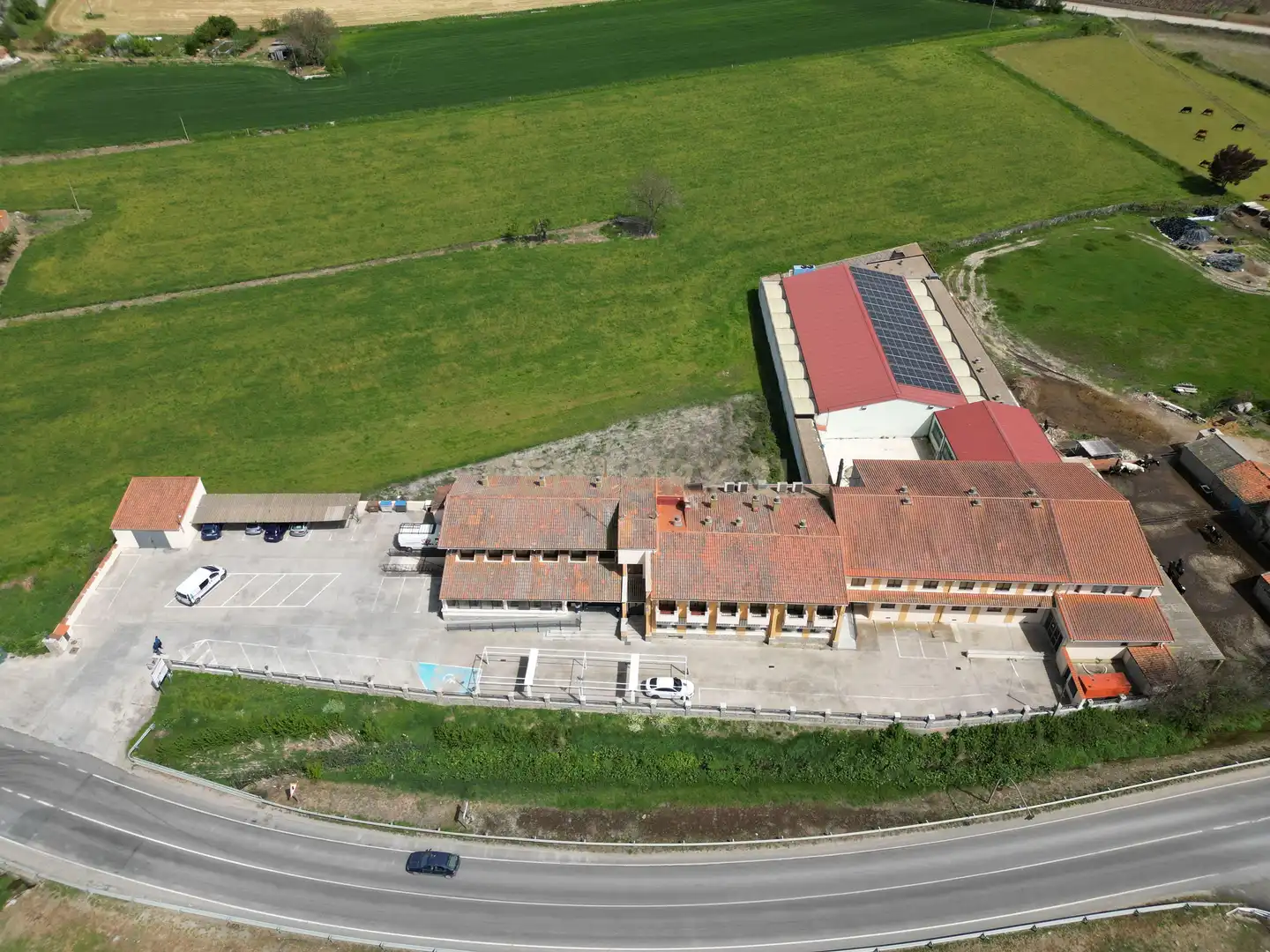 Vista exterior de Edificio en venta en Alba de Tormes con Alarma
