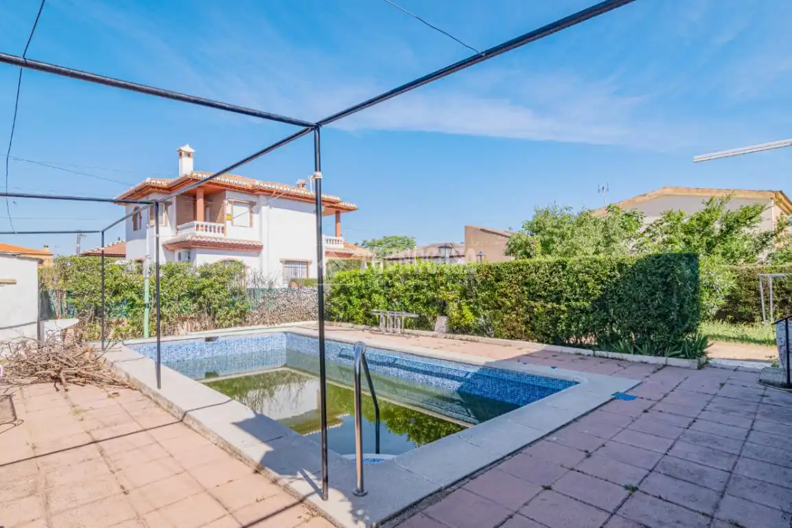 Schwimmbecken von Haus oder Chalet zum Verkauf in Villa de Otura mit Terrasse
