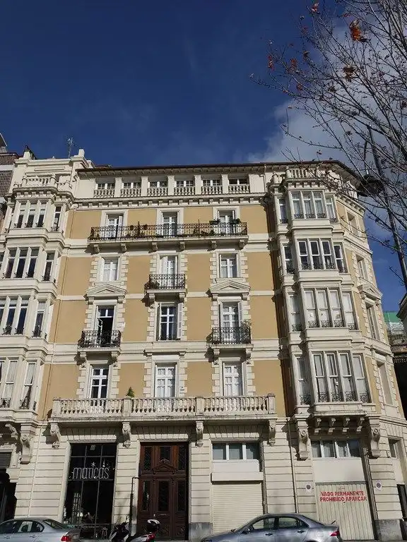 Vista exterior de Estudi en venda en Bilbao 