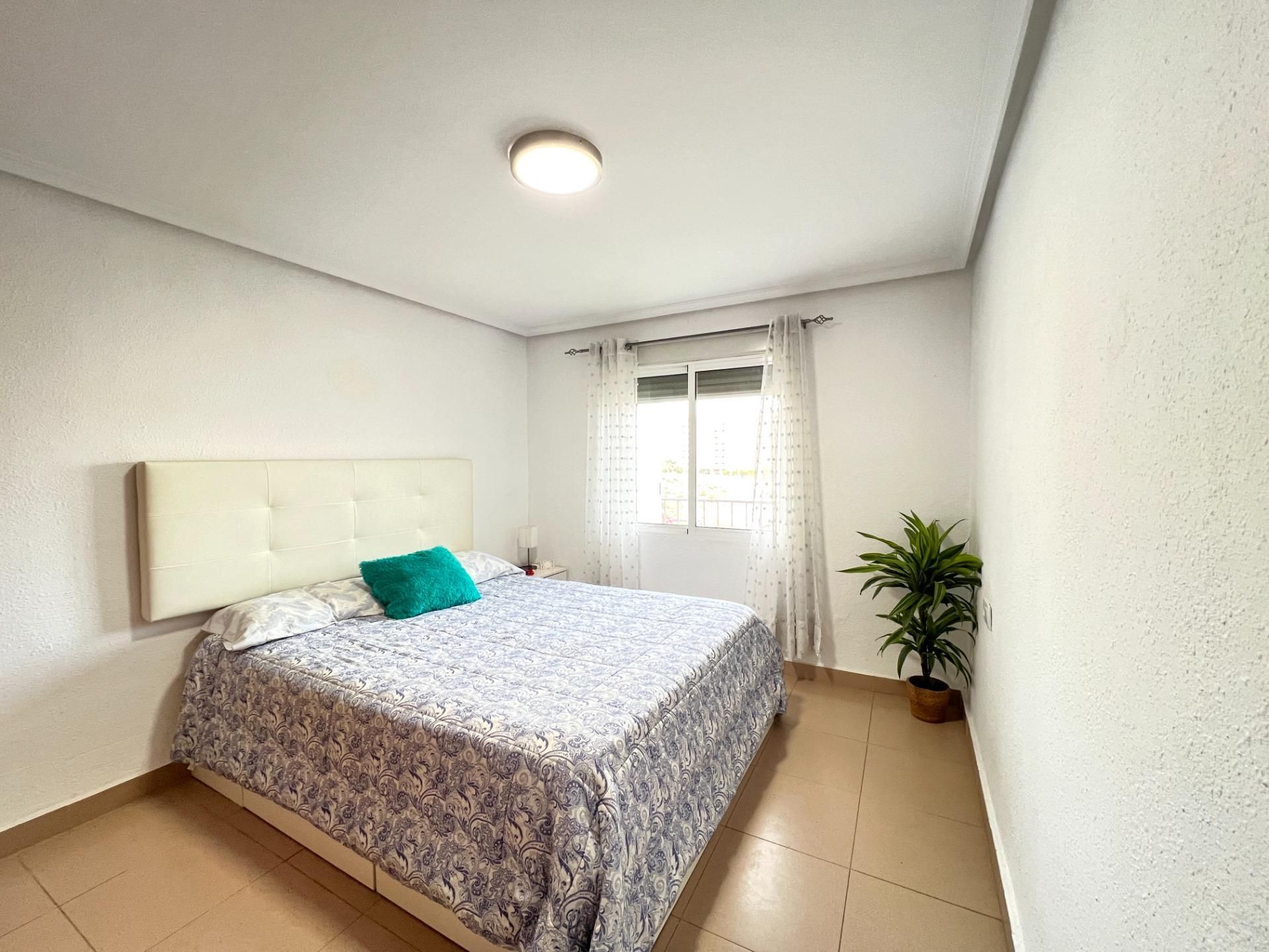 Habitación de Piso en venta en Alicante / Alacant con Aire acondicionado, Terraza y Balcón