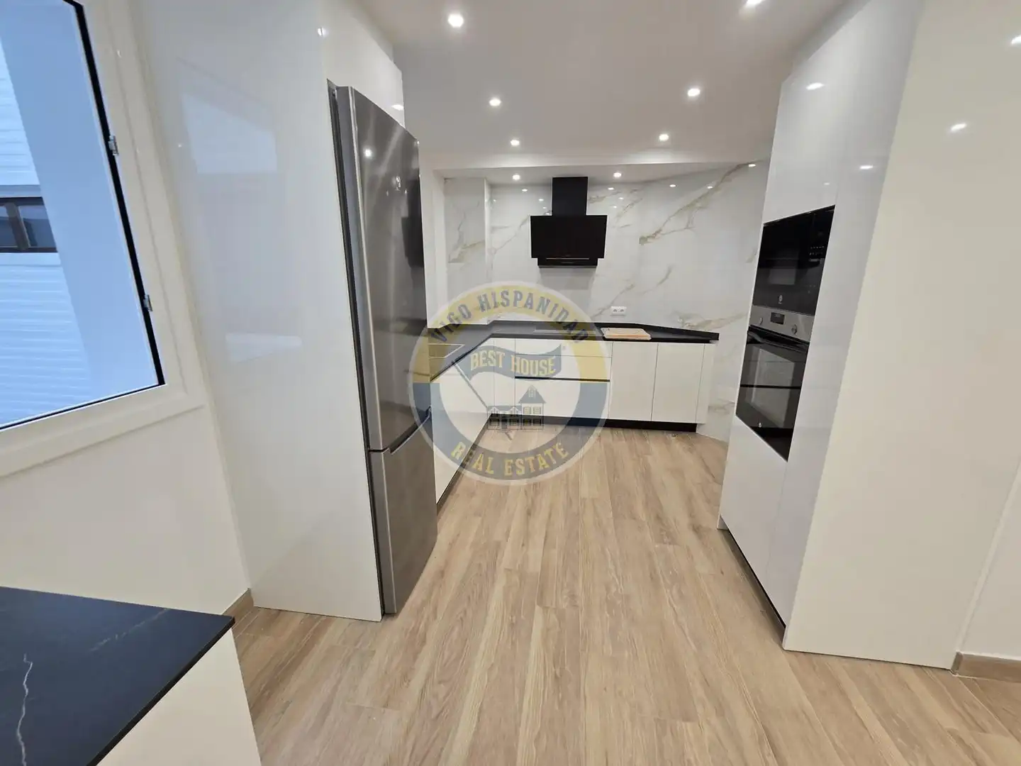 Cocina de Piso de alquiler en Vigo  con Calefacción, Parquet y Balcón