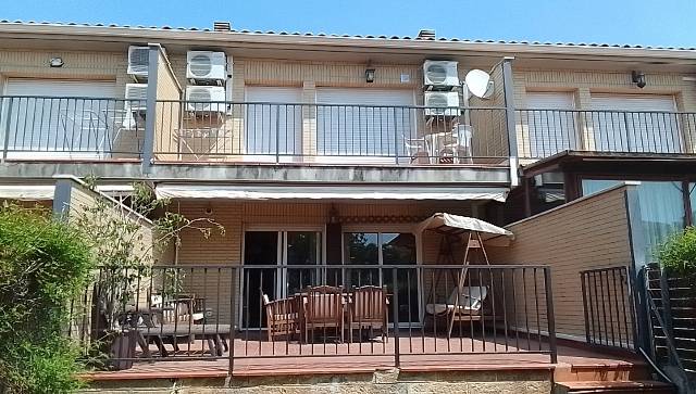 Casa adosada en Venta en Carrer Belgrad en Els Ametllers