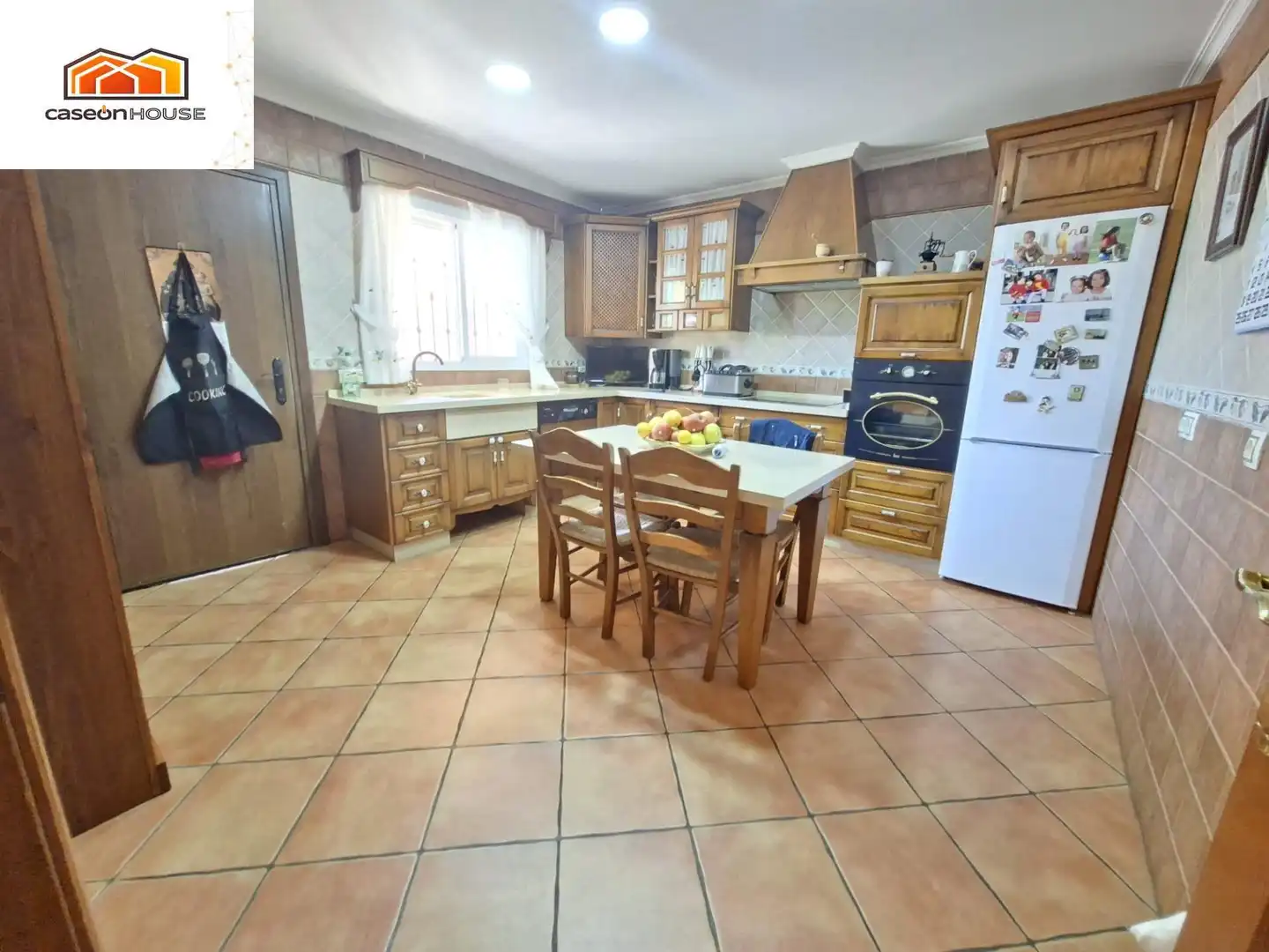 Cuina de Casa o xalet en venda en Chiclana de la Frontera amb Jardí privat